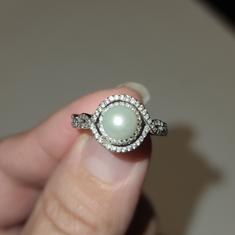 Womens size 8 pear, diamond sterling silver ring.